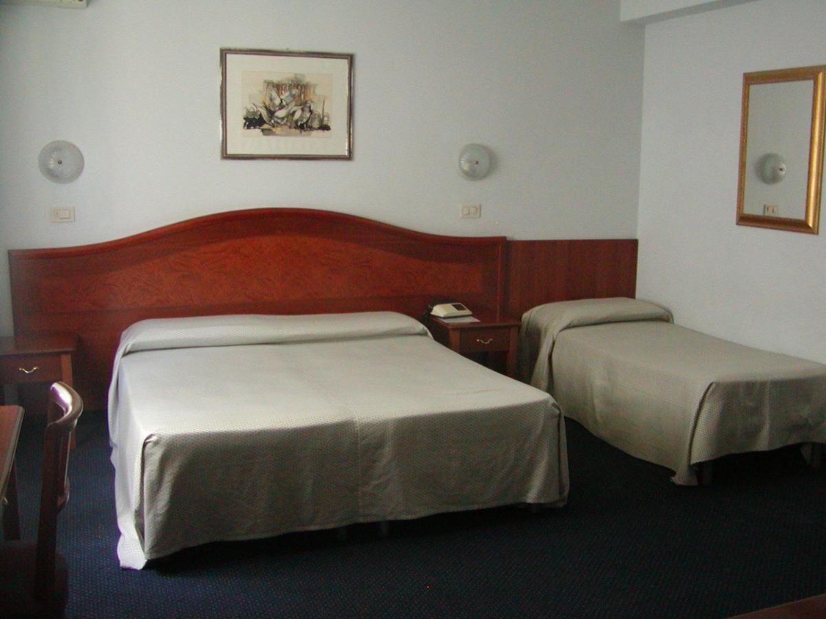 Hotel Tortorina Урбино Номер фото